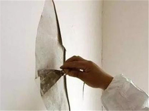 How to repair the falling walls at home